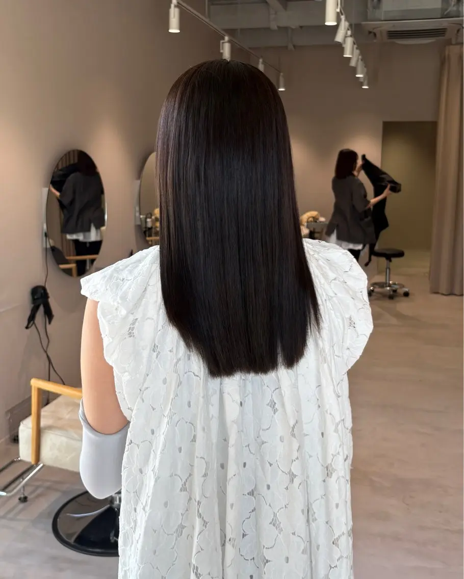 ロング ヘアカラー 井山 葵のヘアスタイル