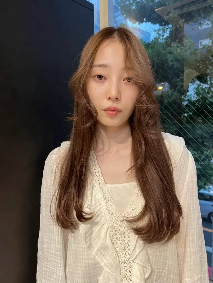 セミロング ヘアカラー siki hinaのヘアスタイル