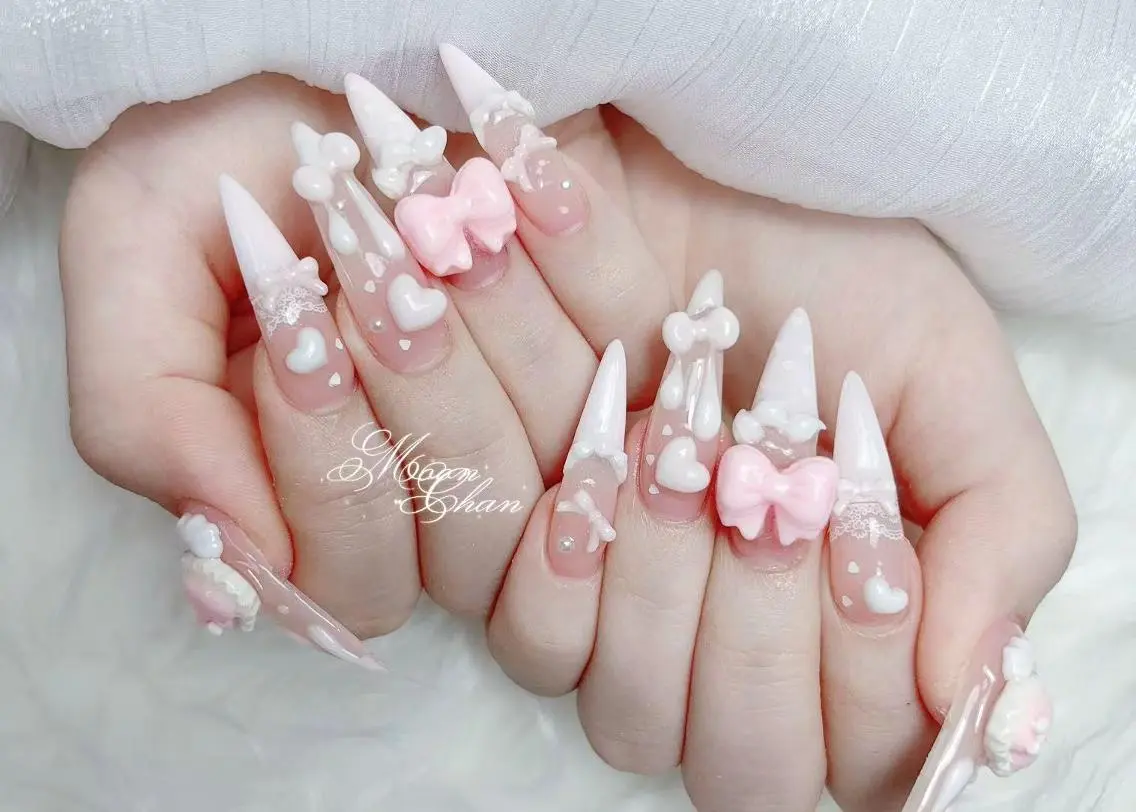 ネイル 長さ出し キラキラネイル 韓国ネイル ロングネイル マグネットネイル ハンドネイル ハンドケア MochiMochi 🎀新宿/長さ出しのネイルデザイン