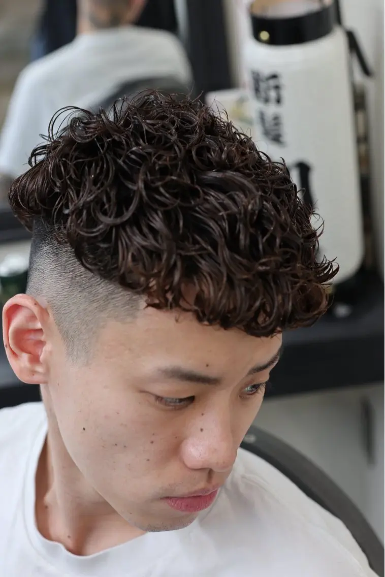 パーマ メンズ フェードカット メンズパーマ スペインカール 断髪刈舞 STAFFのヘアスタイル