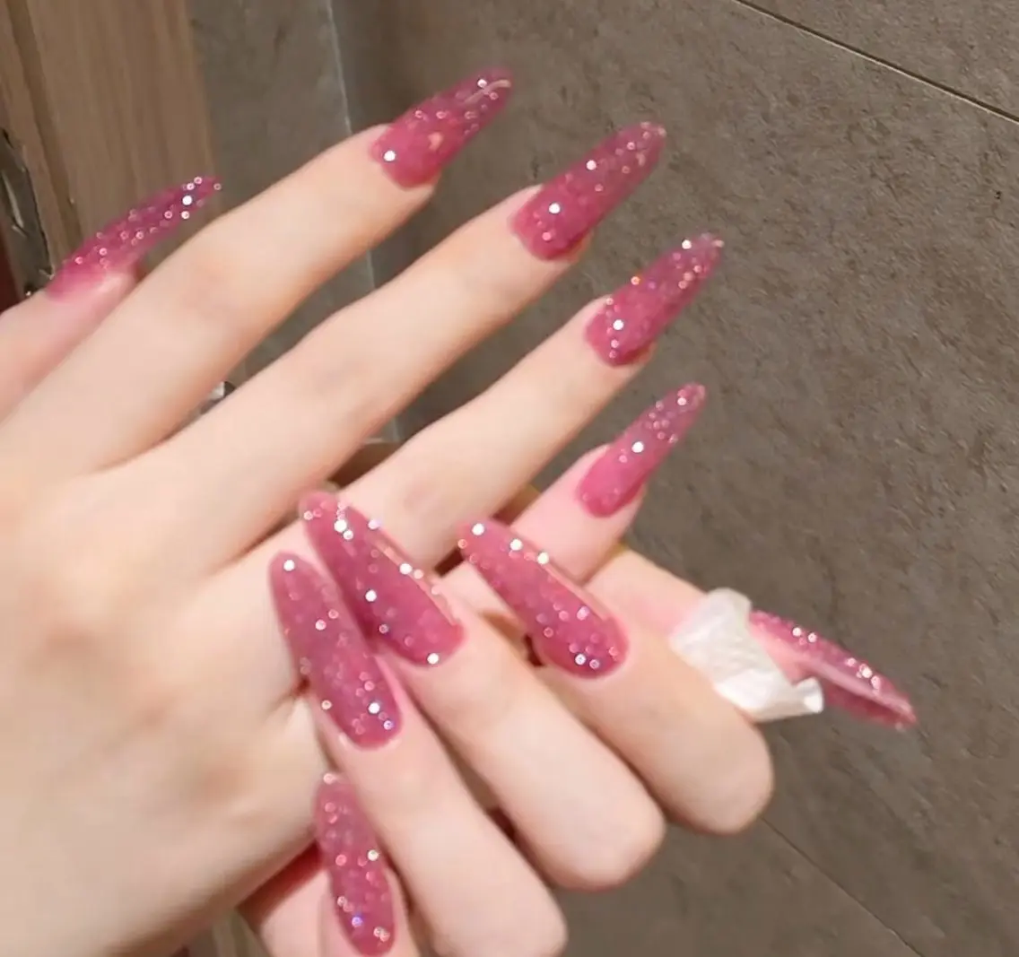 ネイル 氷ネイル・うるうるネイル キラキラネイル 韓国ネイル ラメ(グリッター) ロングネイル ハンドネイル Yoxie Nailのネイルデザイン