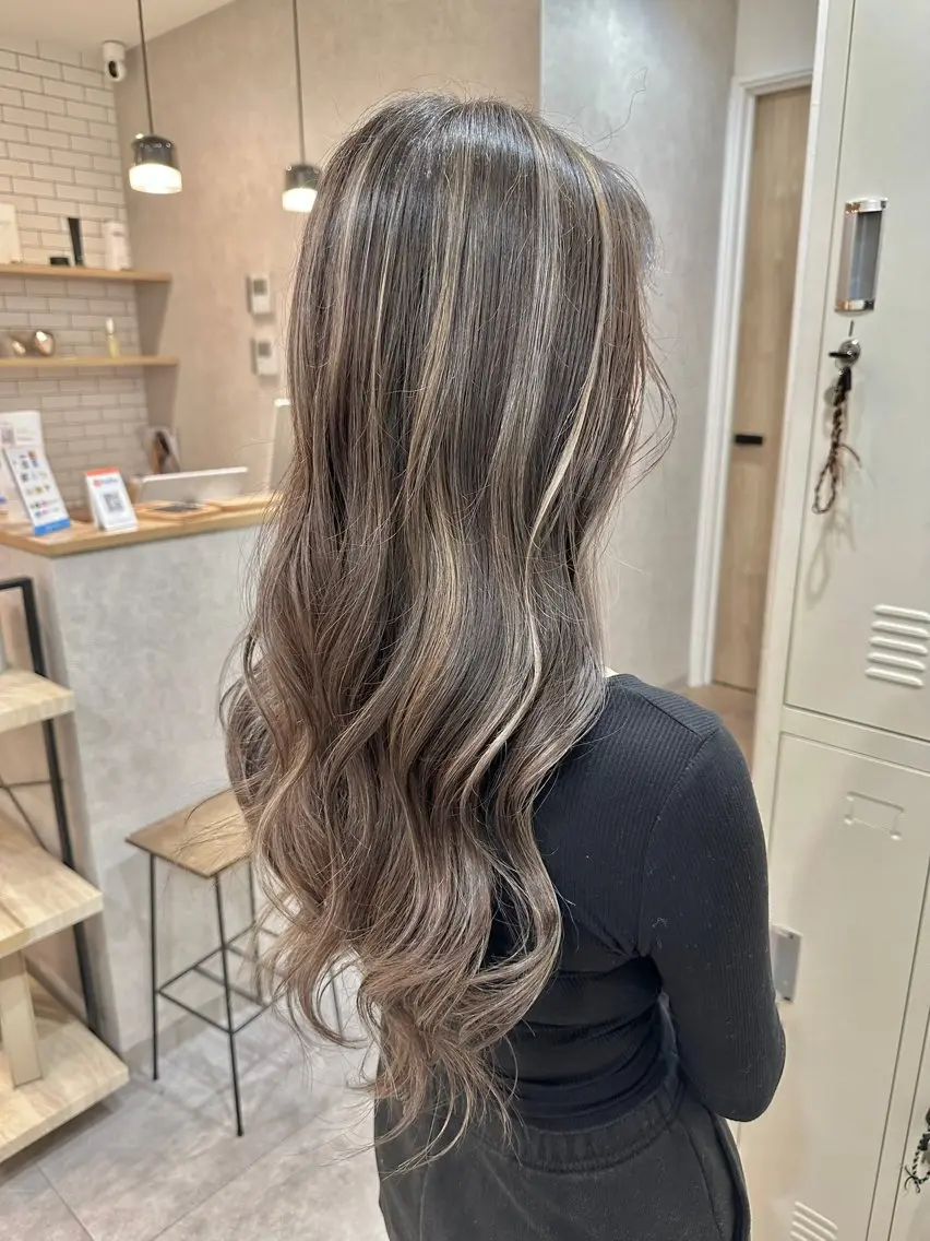 ロング カラー カット ヘアカラー 白髪ぼかしハイライト レイヤー川口 元気のヘアスタイル