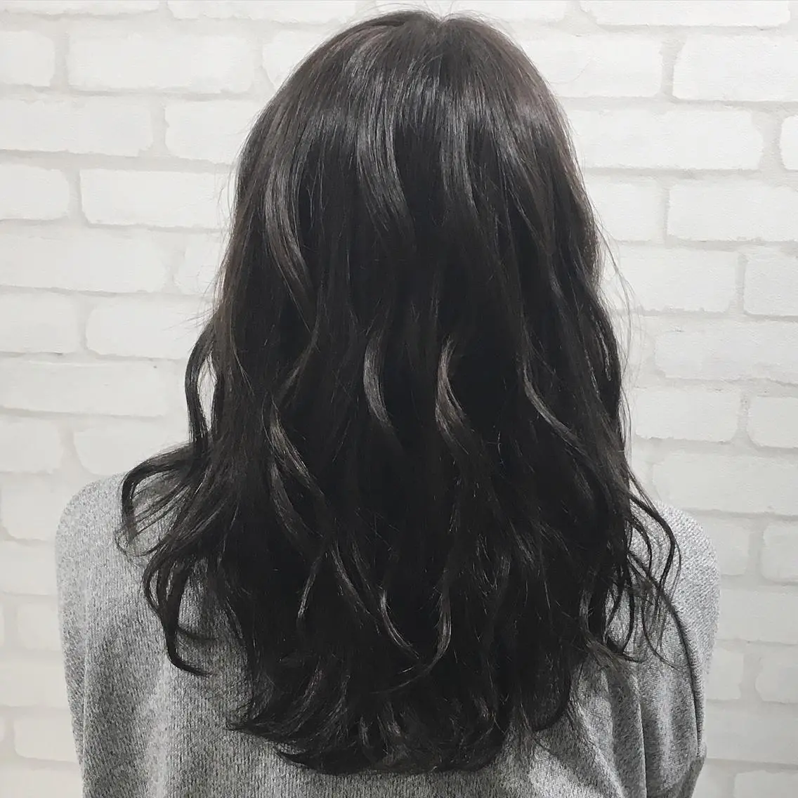 セミロング カラー 黒髪 ブルーカラー ブルージュ カット ヘアカラー トリートメント miki 🦎のヘアスタイル