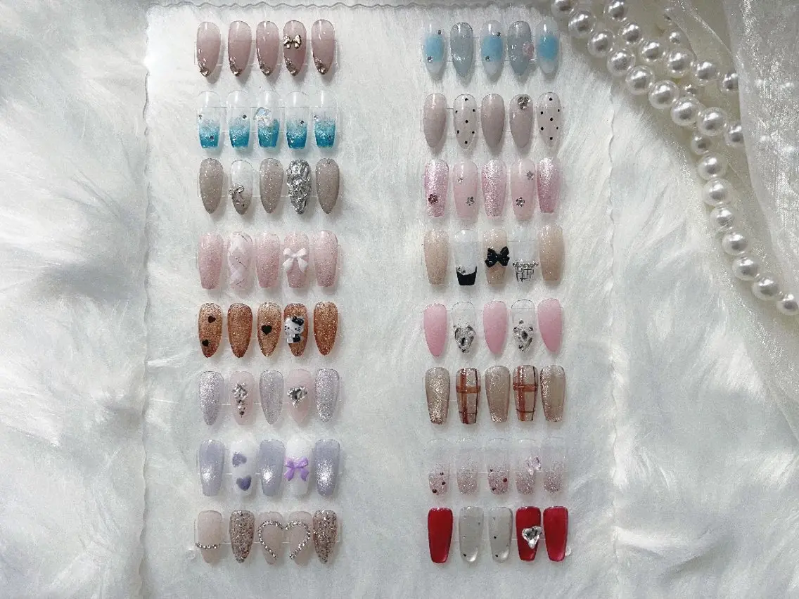 【ジェルオフ無料】💗可愛いキラキラ定額ネイル💅★色味の変更やパーツの配置替えももちろんOK!の写真