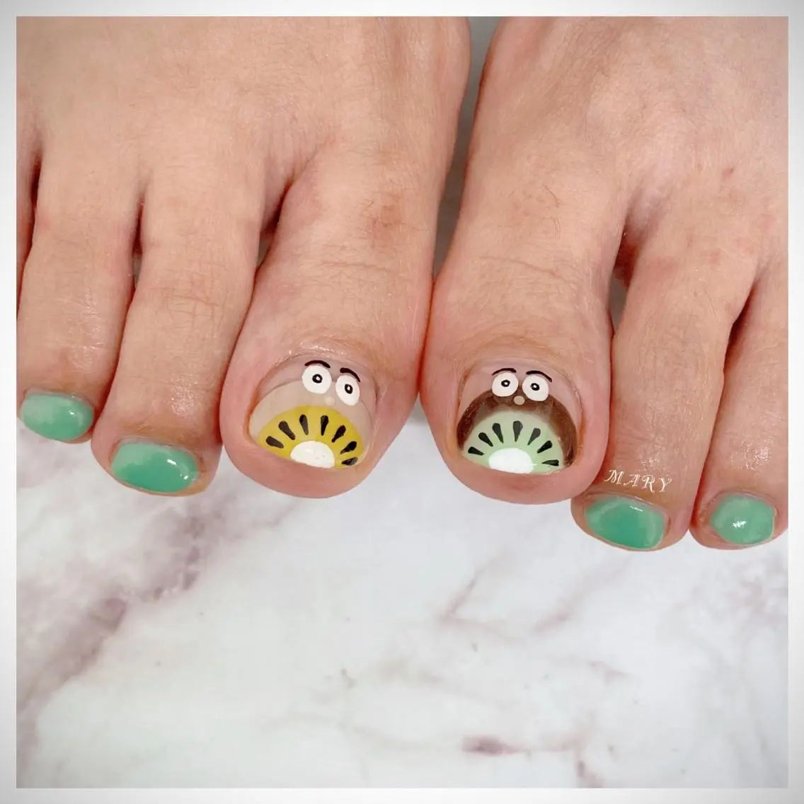 ネイル アートネイル フットネイル グリーン ニュアンスネイル ワンカラーネイル フットネイル Mary nail .narumiのネイルデザイン