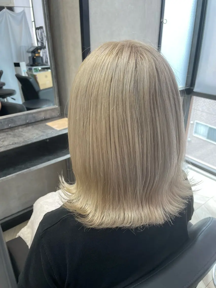 カラー ハイトーンカラー est MIRAIのヘアスタイル