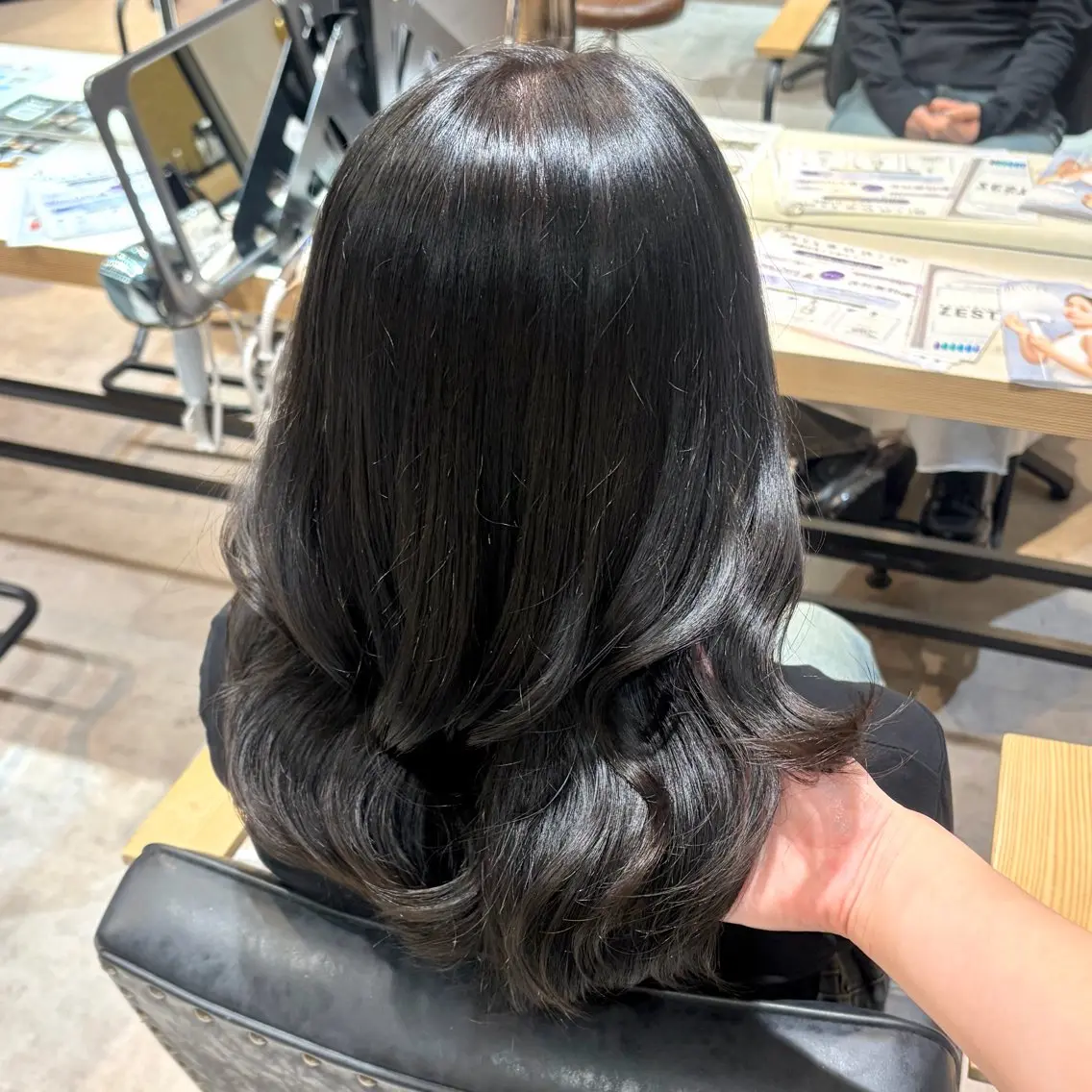 セミロング ヘアカラー 美髪縮毛 COCOROのヘアスタイル
