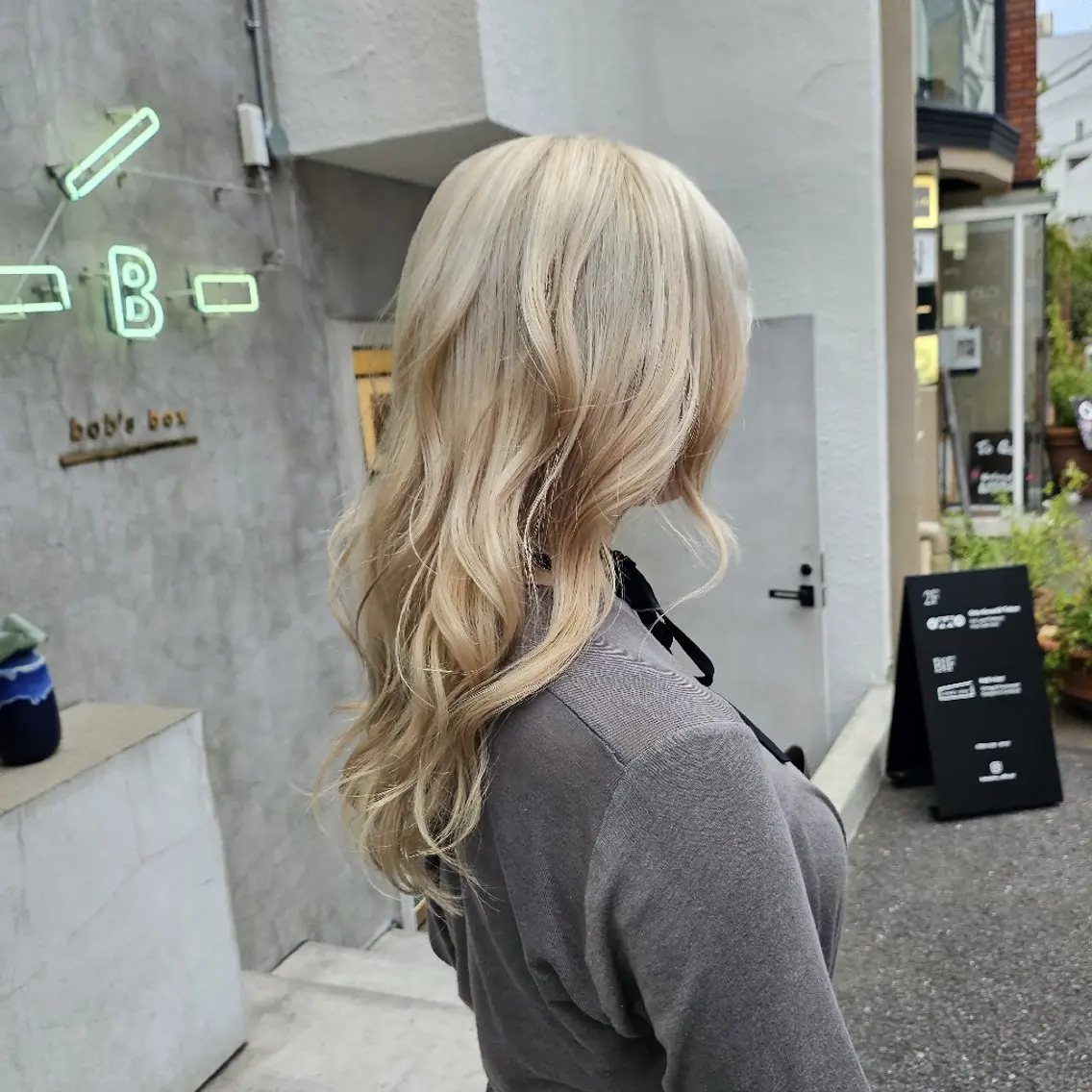 ロング カラー ブロンド ホワイトブロンド ヘアカラー あべかりん/原宿 /マツパ/ハイトーンのヘアスタイル