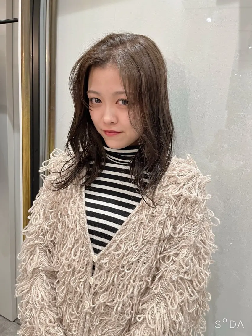 ミディアム カラー ヘアアレンジ メンズ 透明感カラー オリーブカラー 坂本 エマのヘアスタイル