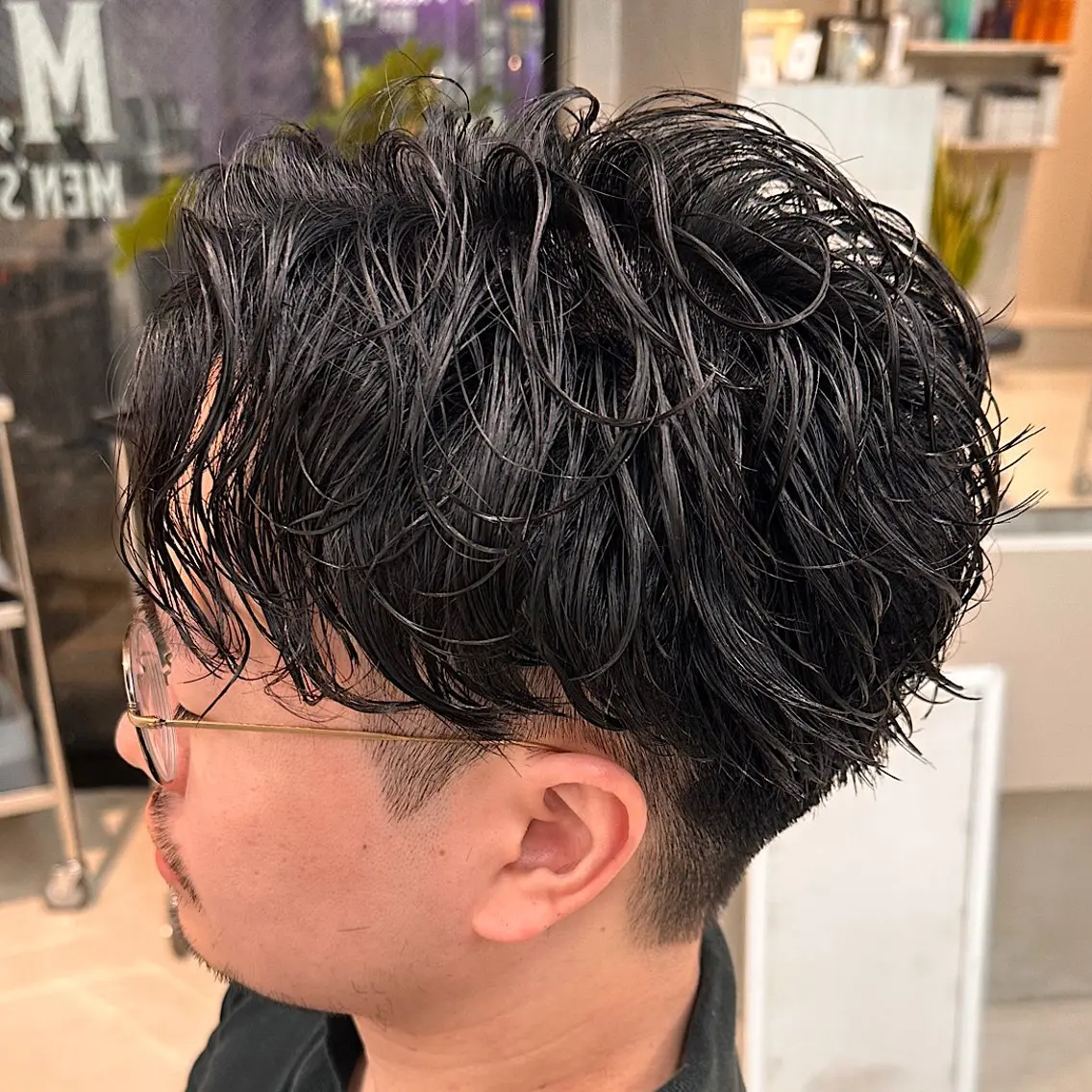 ショート パーマ メンズ センターパート メンズパーマ 小野寺 隼のヘアスタイル