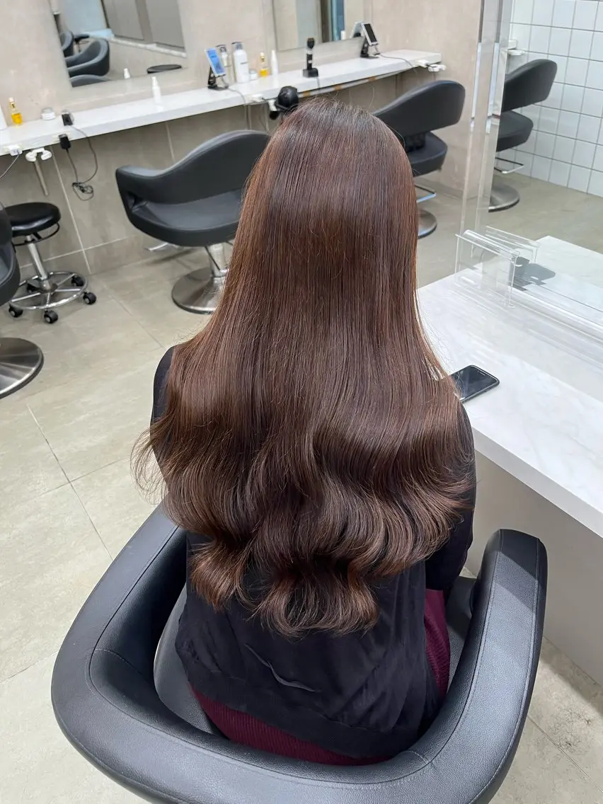 セミロング 寒色/ベージュヘア ブリーチありMiOのヘアスタイル