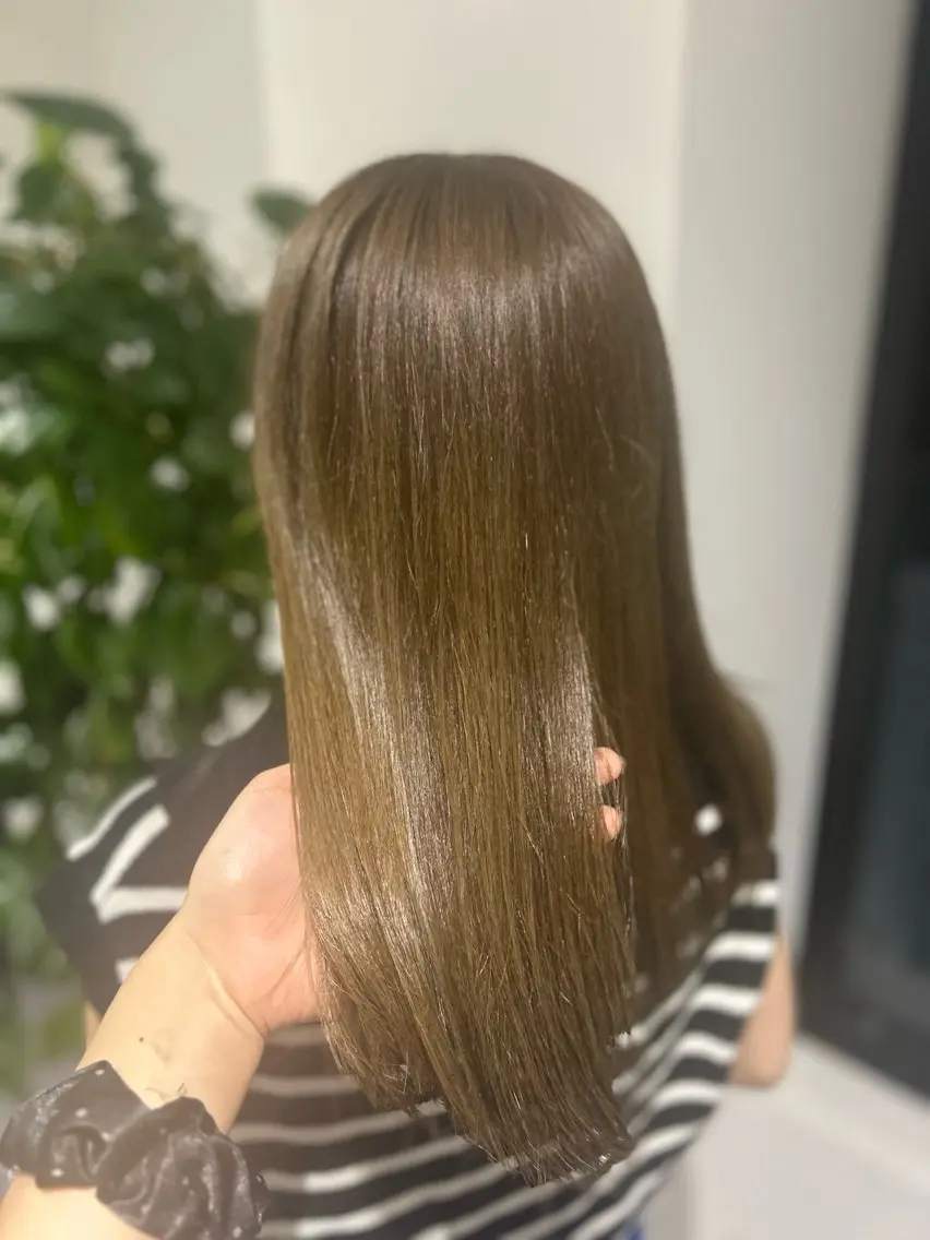 セミロング カラー アディクシーカラー グレージュ オリーブグレージュ オリーブグレー ナナミ-YUCCA モデル様募集中のヘアスタイル