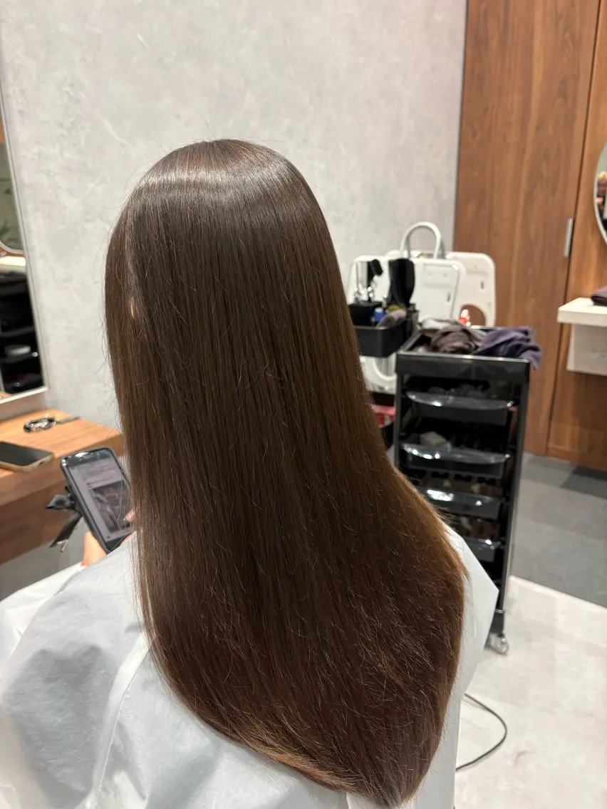 ロング ロングレイヤー レイヤーカット ロング 髙田 千華 髪質改善ストレートのヘアスタイル