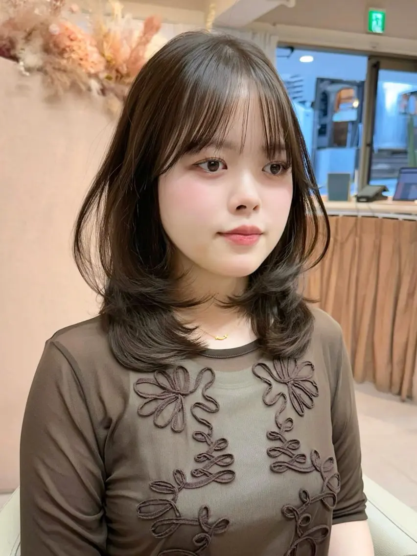 ミディアム カラー レイヤーカット トリートメント カット ヘアカラー 韓国ヘア🦢🖤 Sayumiのヘアスタイル