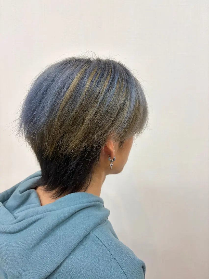 カラー メンズ メンズメッシュ グレージュ メッシュ ネイビーカラー ヘアカラー 杉森 蘭琉のネイルデザイン