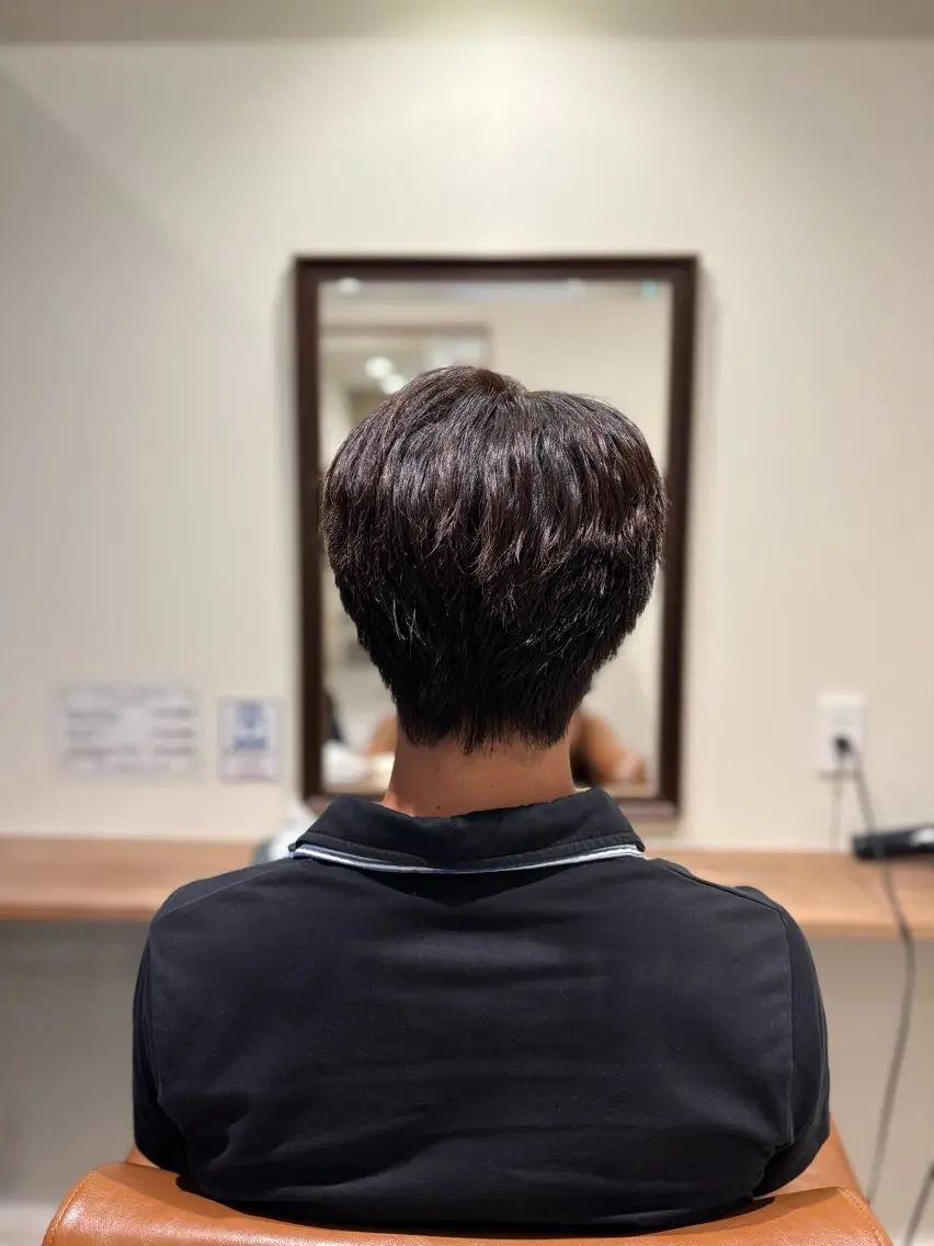 カラー メンズ メンズウルフカット ブラウンカラー ダークブラウン ウルフカット カット ヘアカラー GUEST ヒロキのヘアスタイル