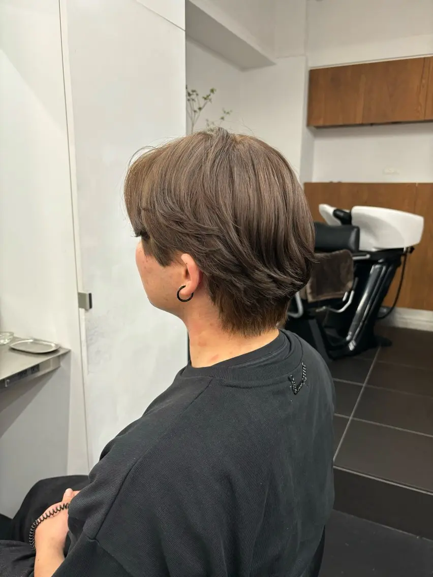 カラー メンズ ベージュカラー オリーブベージュ オリーブカラー カット ヘアカラー 【ヤマザキアヤメ】 艶カラー/縮毛矯正のヘアスタイル