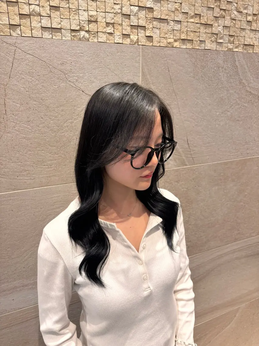 カラー 黒髪 ブルーカラー ブルーブラック 内藤 柚希のヘアスタイル