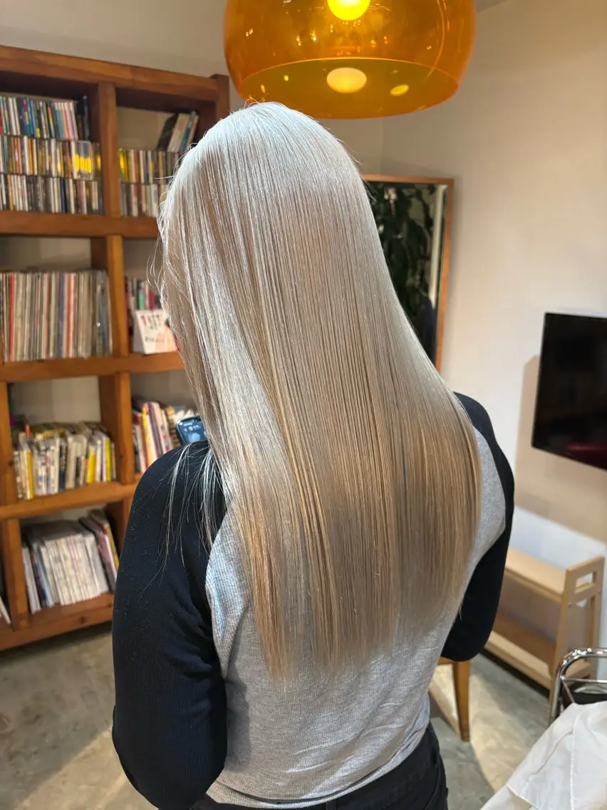ロング カラー ブロンド ホワイトブロンド 内田 尚希のヘアスタイル