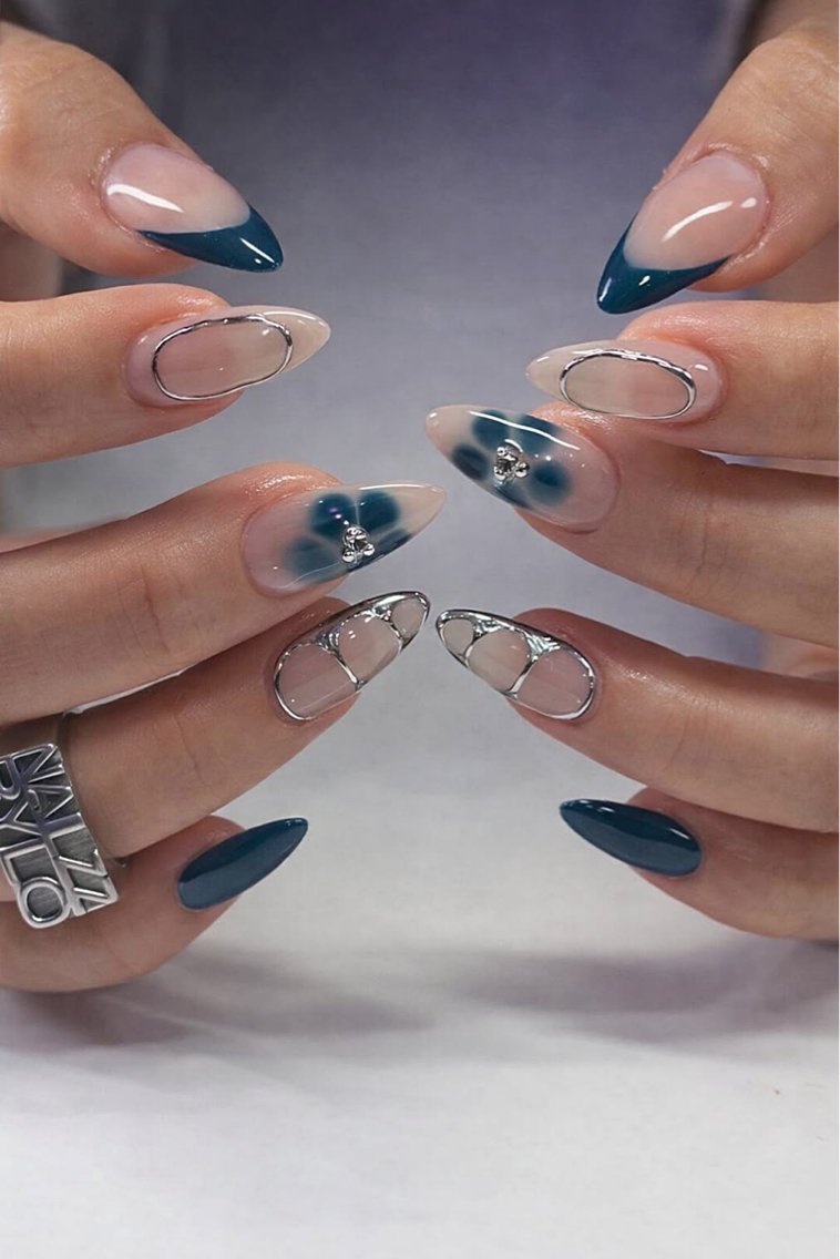 ネイル ブルー フラワーネイル ミラーネイル 持ち込み ニュアンスネイル ハンドネイル N2nail Namba2のネイルデザイン