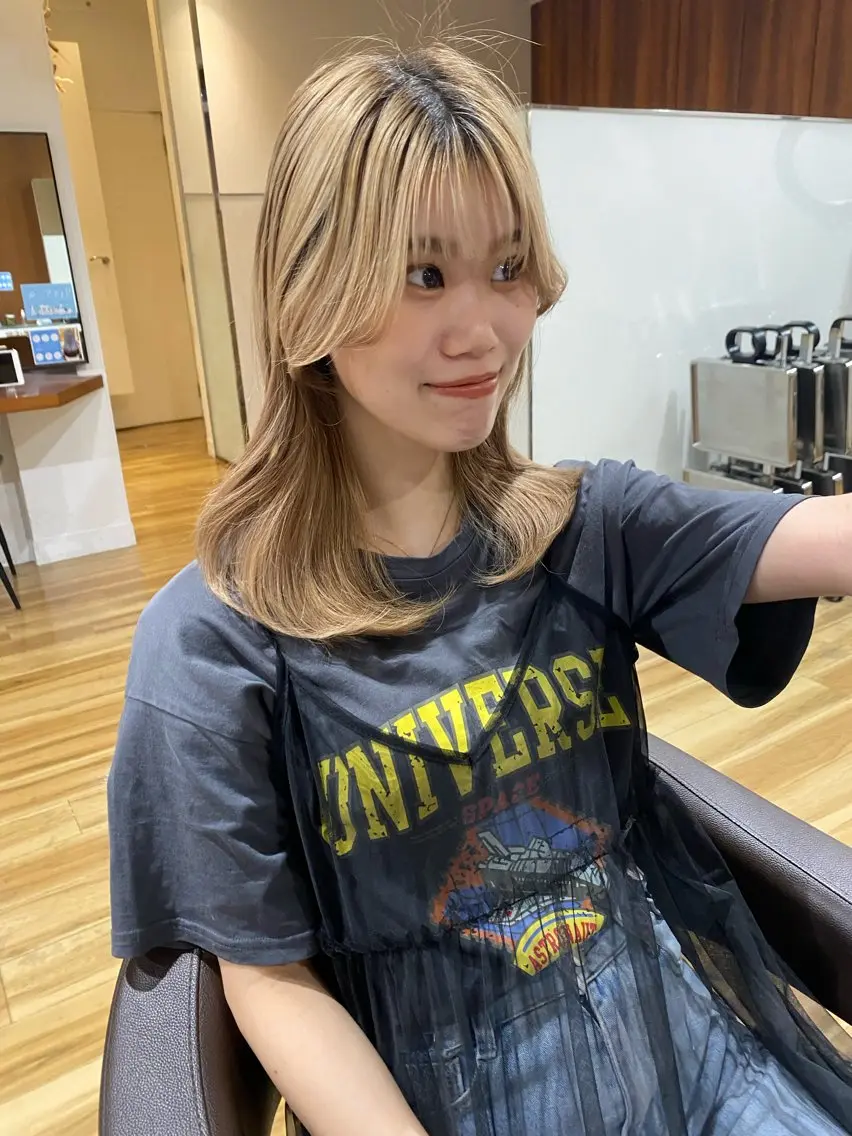 ミディアム カラー ブロンド 韓国風ヘア カット ヘアカラー トリートメント レイヤーカット /透明感/千葉怜寿のヘアスタイル