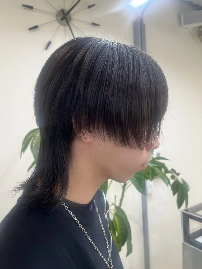 ミディアム メンズ メンズウルフカット ウルフカット メンズ レイヤー ウルフ 弓木啓輔のヘアスタイル