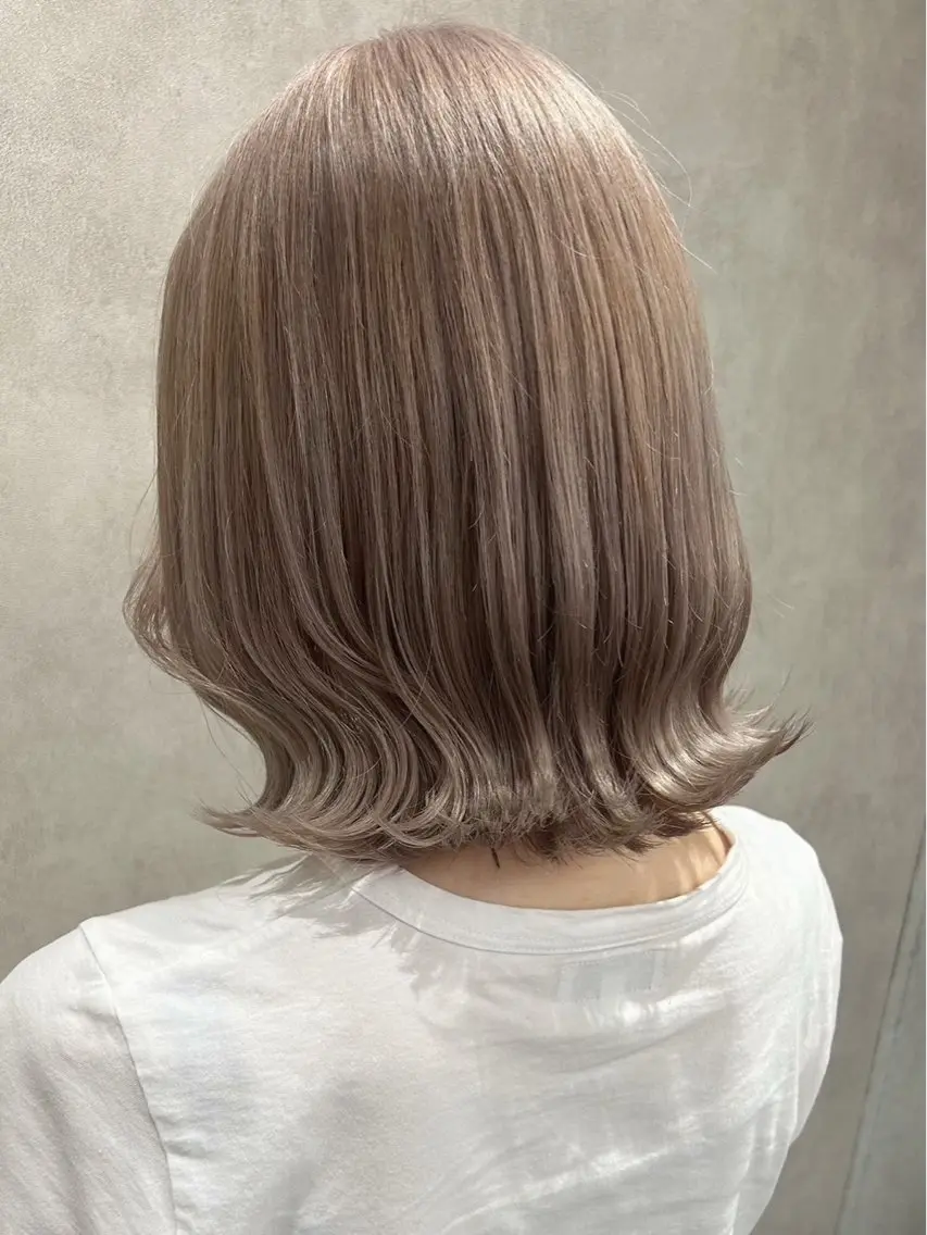 ミディアム カラー ベージュカラー ブリーチ ホワイトベージュ 🫧透明感🫧ツヤ感 ✨️カラー特化のヘアスタイル