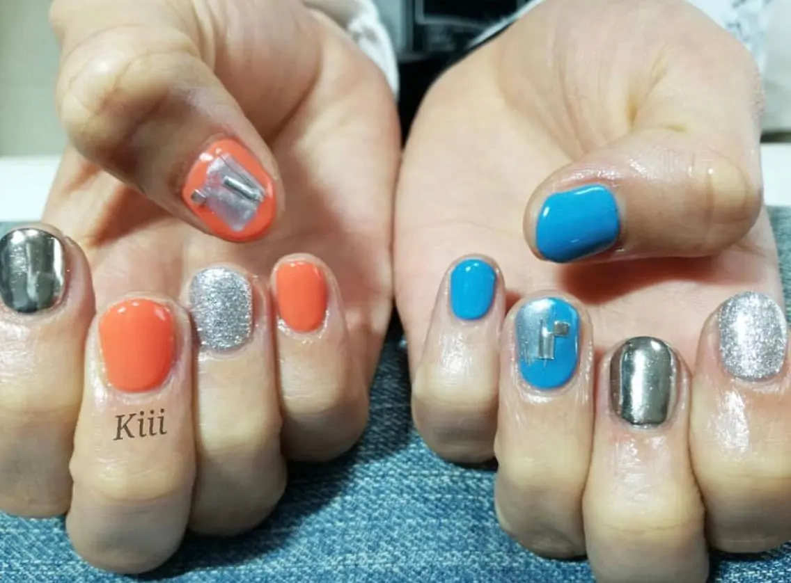 ネイル シルバー ハンドネイル フットネイル kiii.__ ✴︎*のネイルデザイン