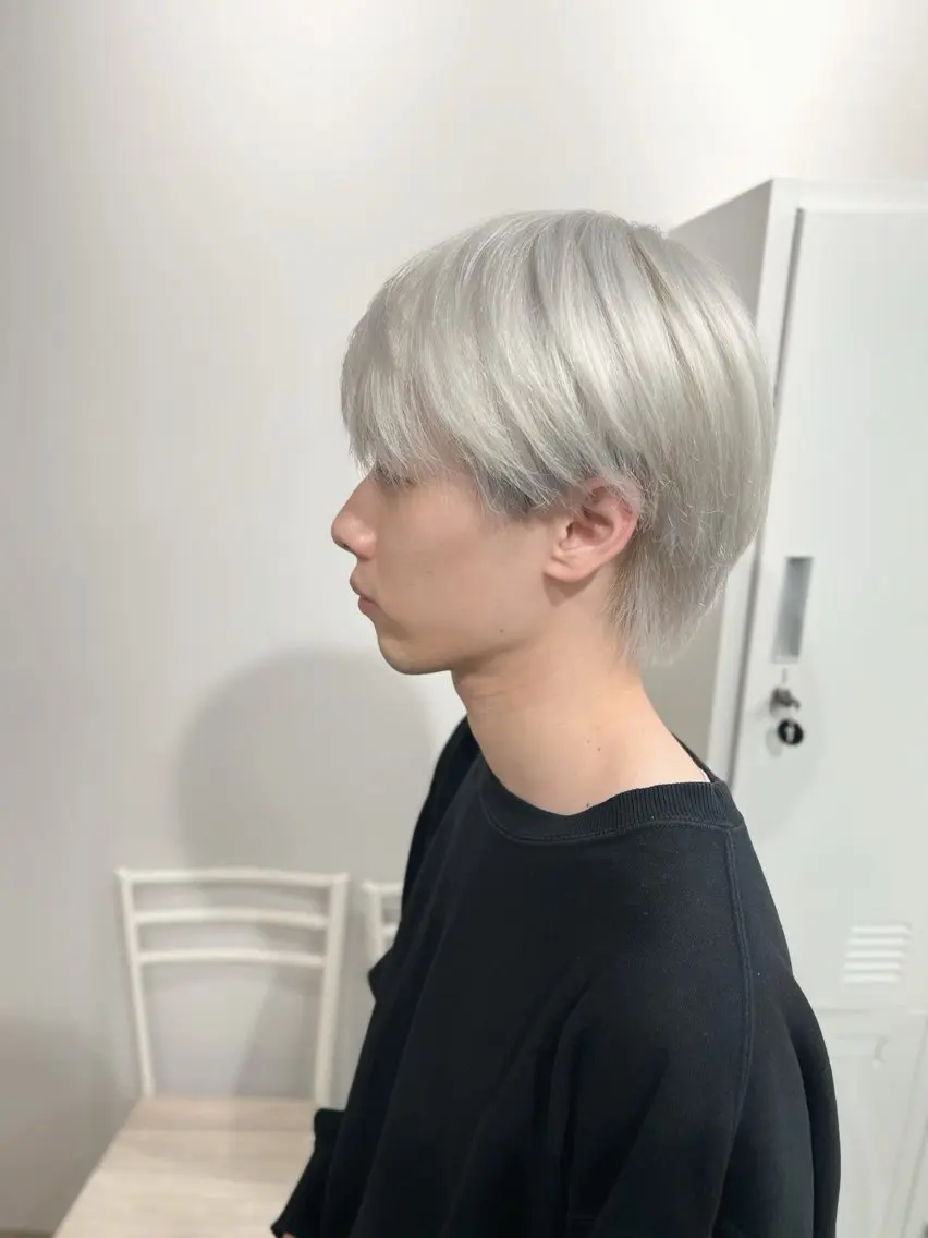 カラー メンズ メンズブリーチ メンズ韓国風 メンズウルフカット ベージュカラー ブリーチ カット ヘアカラー トリートメント ブリーチ/髪質改善/ レイヤー/YUTO‎のヘアスタイル