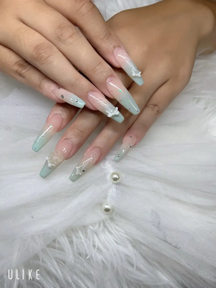 ネイル ハンドネイル YOLO NAILのネイルデザイン