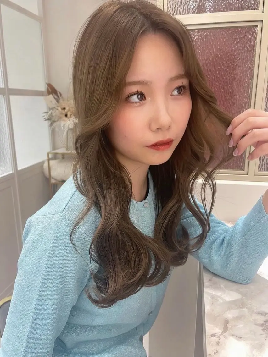 ロング fuwari 美白ショコラカラーのヘアスタイル