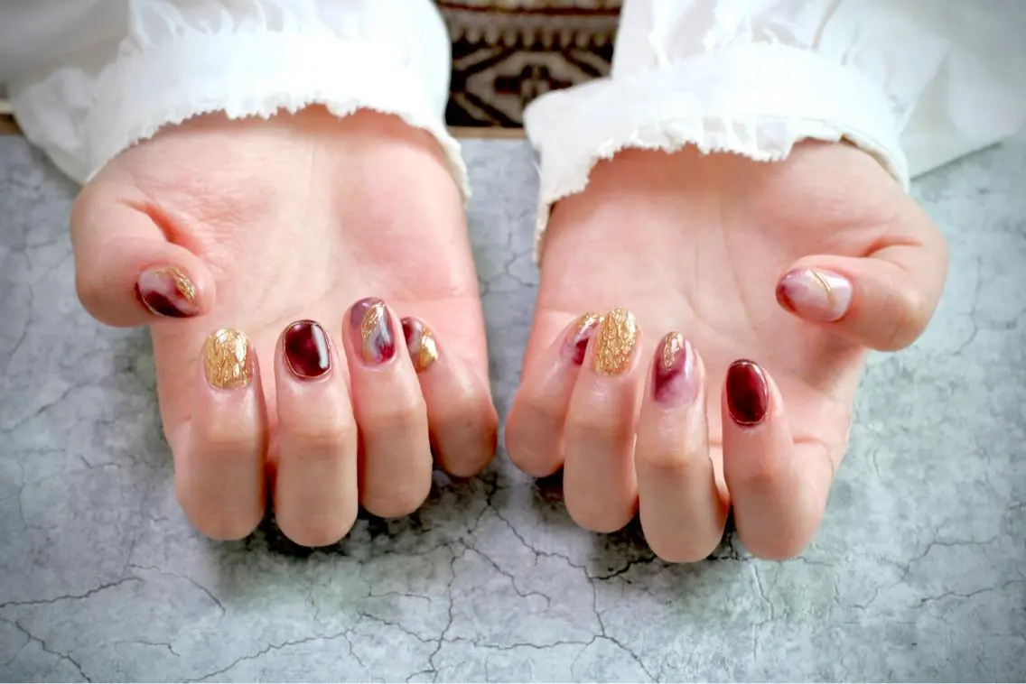 ネイル オーロラネイル カジュアル ジェルネイル ラメ(グリッター) マグネットネイル ハンドネイル MH Nailのネイルデザイン