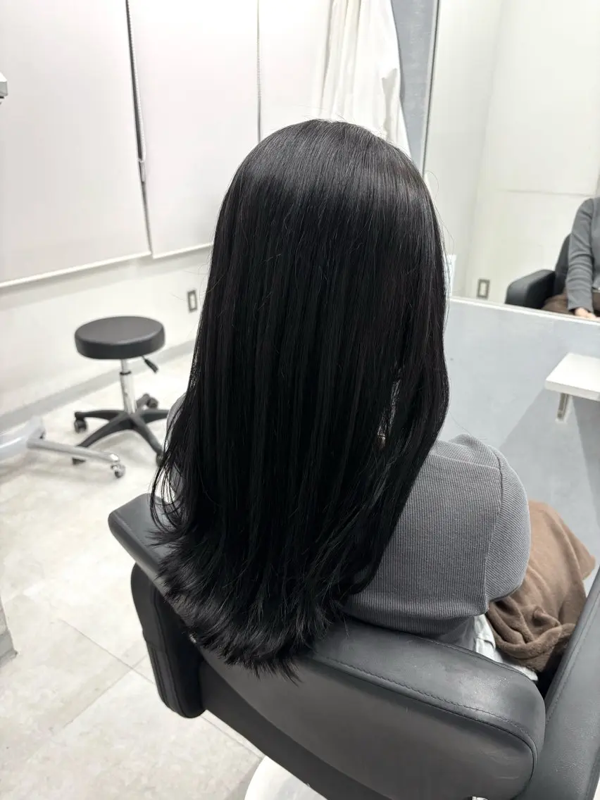 ❄️透明感うるつや寒色カラー❄️【ブリーチなし】　カット➕カラー➕1stepトリートメント🧴🫧の写真