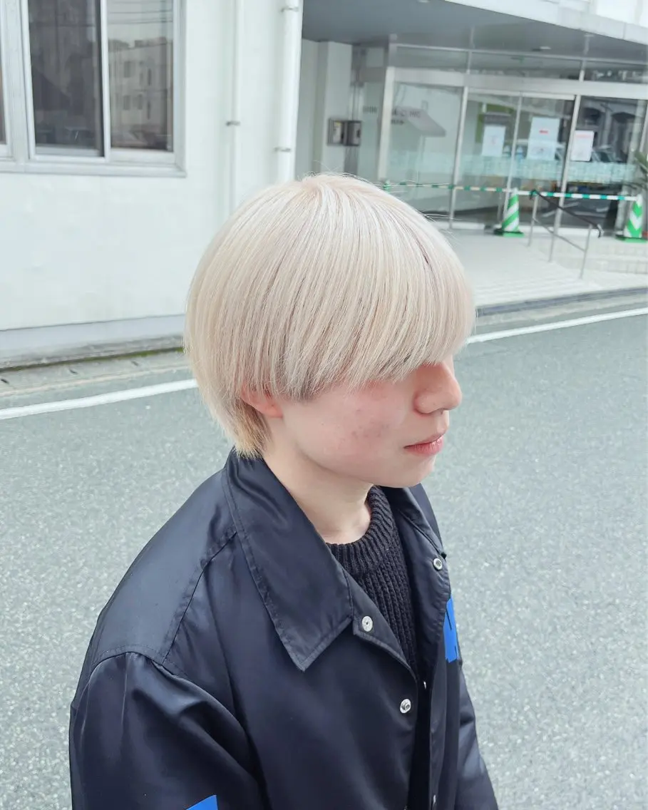 ショート カラー メンズ メンズブリーチ メンズハイトーン マッシュウルフ マッシュ メンズウルフカット 安藤 誠斗のヘアスタイル
