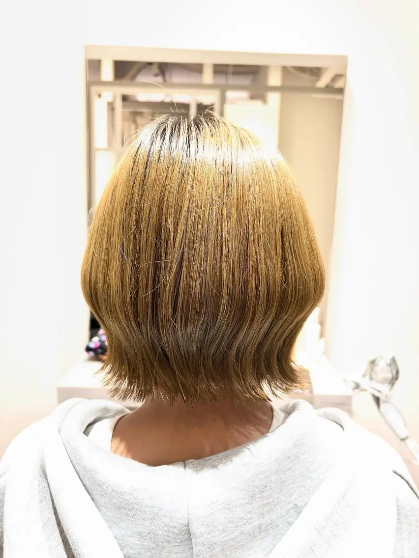 ミディアム カラー ボブ 外ハネヘア 似合わせボブ🫧 丸みショート藤本のヘアスタイル