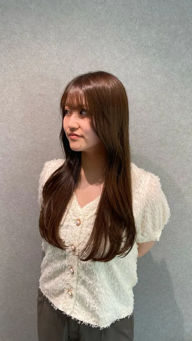 ロング カラー グレージュ Chouette .ayakaのヘアスタイル