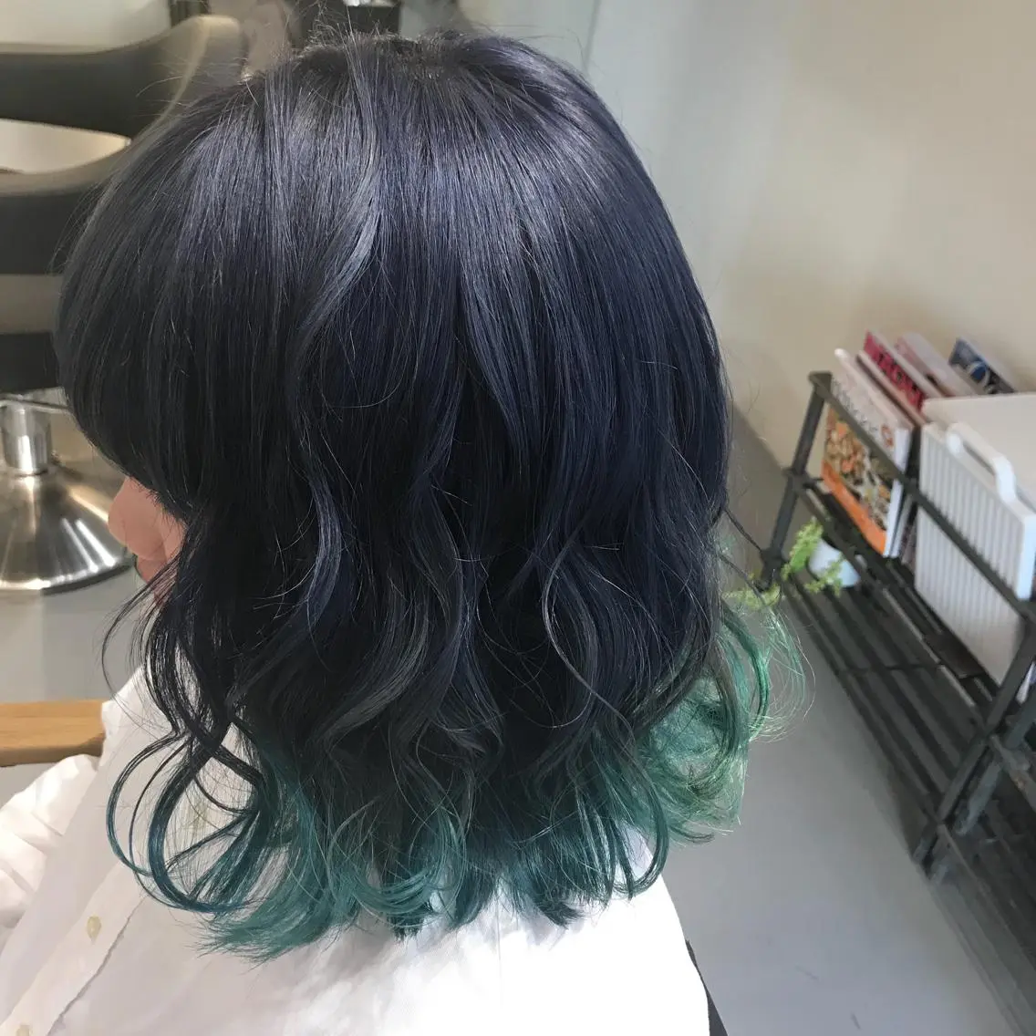 ショート カラー ブリーチ ネイビーカラー イエローカラー ヘアカラー 大久保 隆蔵のヘアスタイル