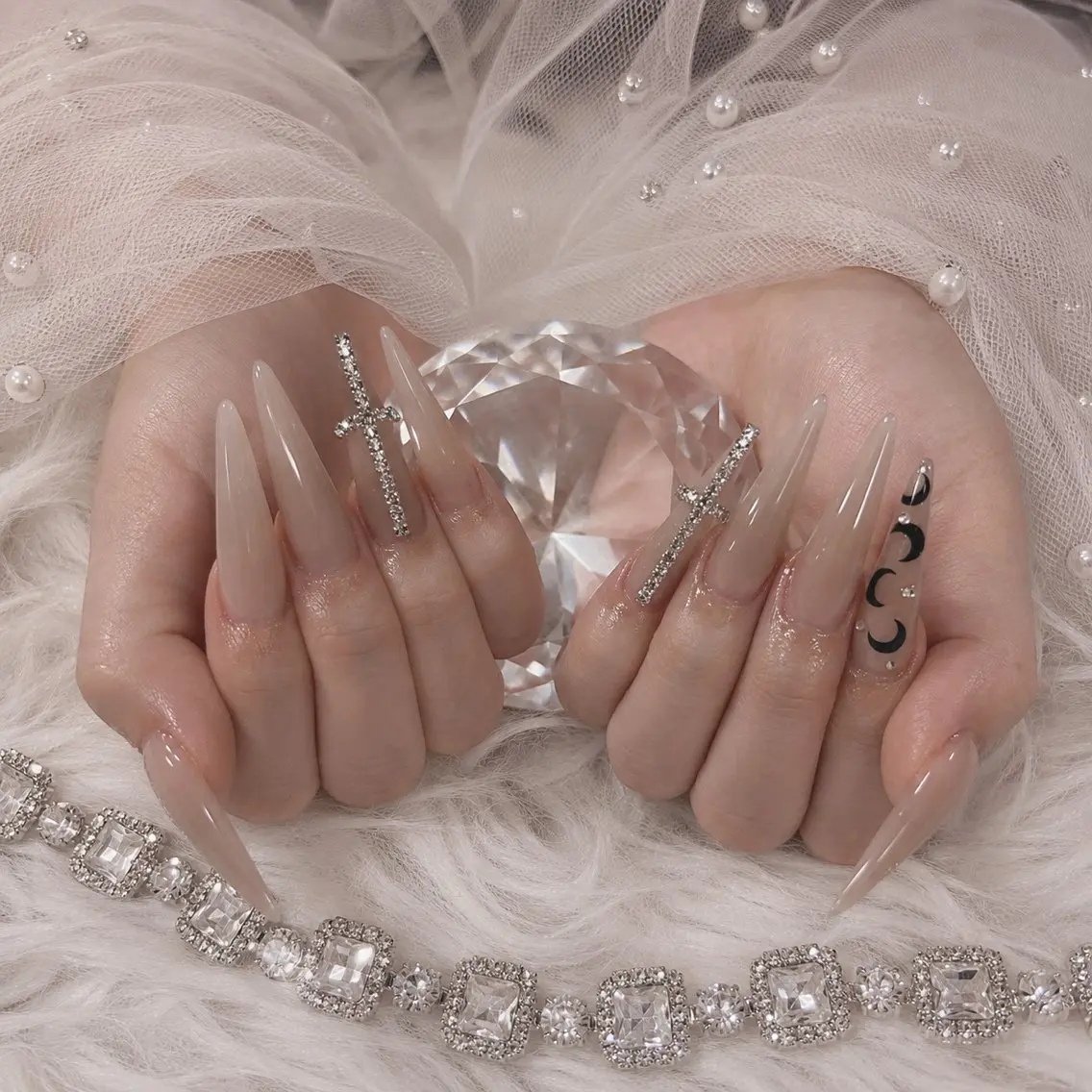 ネイル ドット ロングネイル スカルプネイル ワンホンネイル ハンドネイル 𝑅𝑖𝑛 🫧 アクリルスカルプのネイルデザイン
