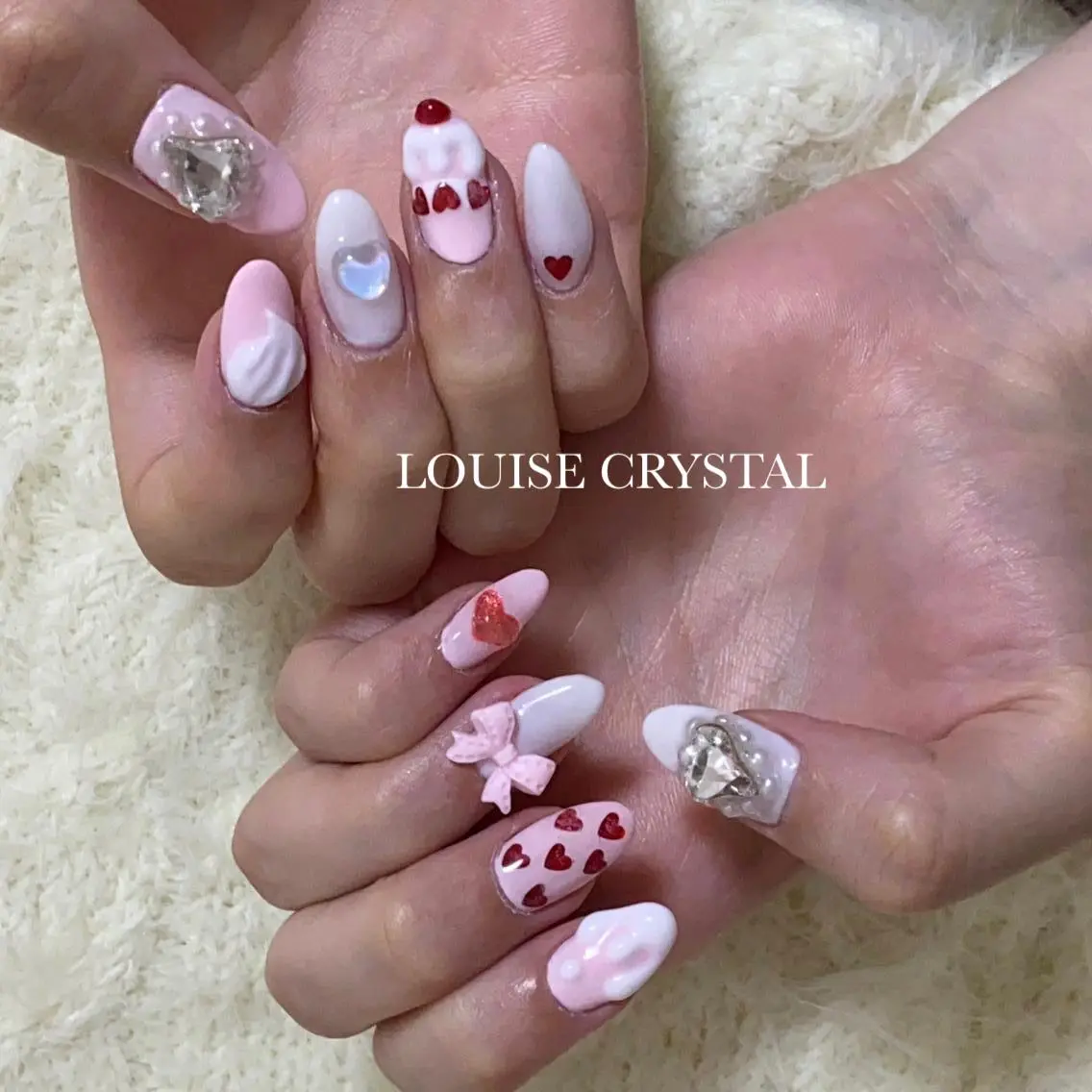 ネイル ハンドネイル LOUISE CRYSTALのネイルデザイン