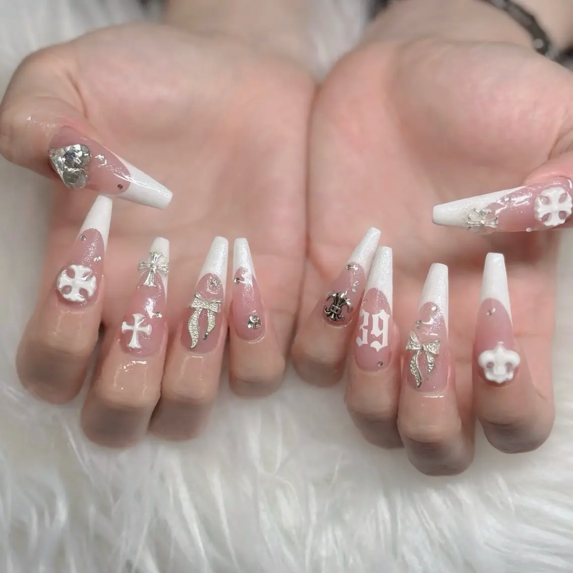 ネイル フットネイル フレンチネイル グラデーション 韓国ネイル ロングネイル ハンドネイル HOT Nail Salonのネイルデザイン