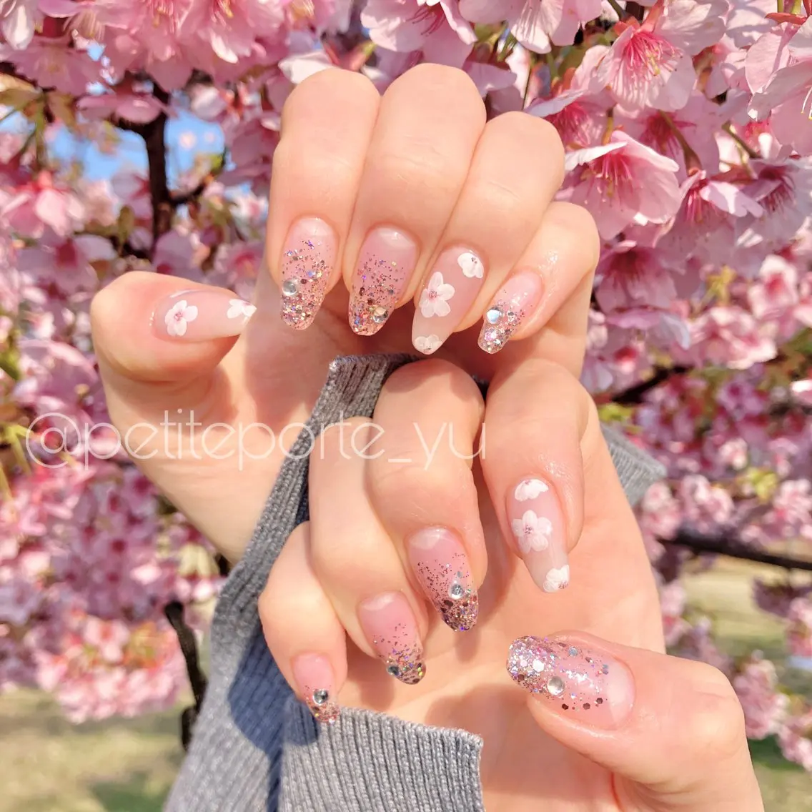 ネイル アートネイル 桜ネイル キラキラネイル 持ち込み 春ネイル ハンドネイル petite porteのネイルデザイン