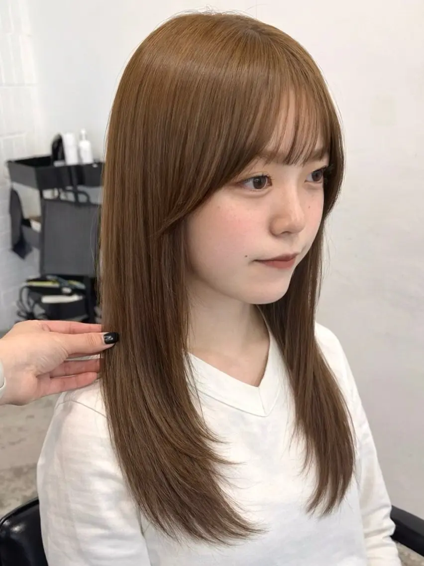 ミディアム カラー ヘアアレンジ カット ヘアカラー トリートメント ヘッドスパ ヘアセット レイヤーカット×透明 感カラー💫AINAのヘアスタイル