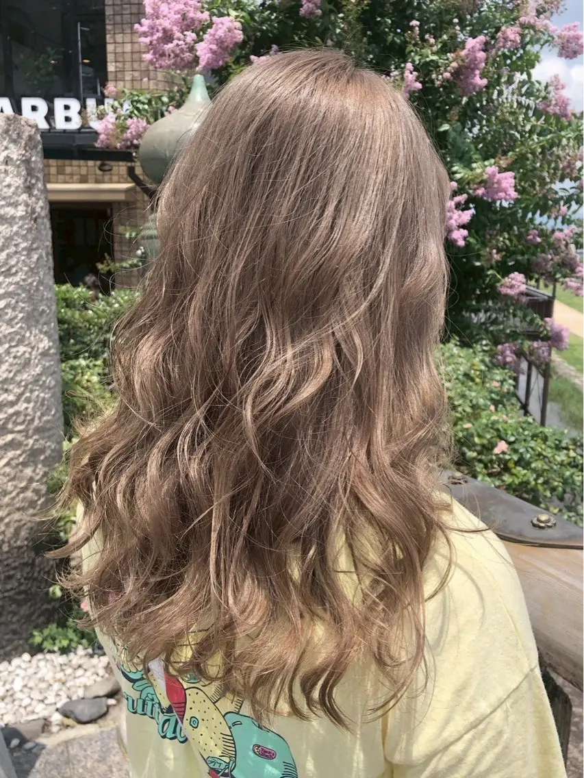 ロング カラー 宮田 眞咲のヘアスタイル