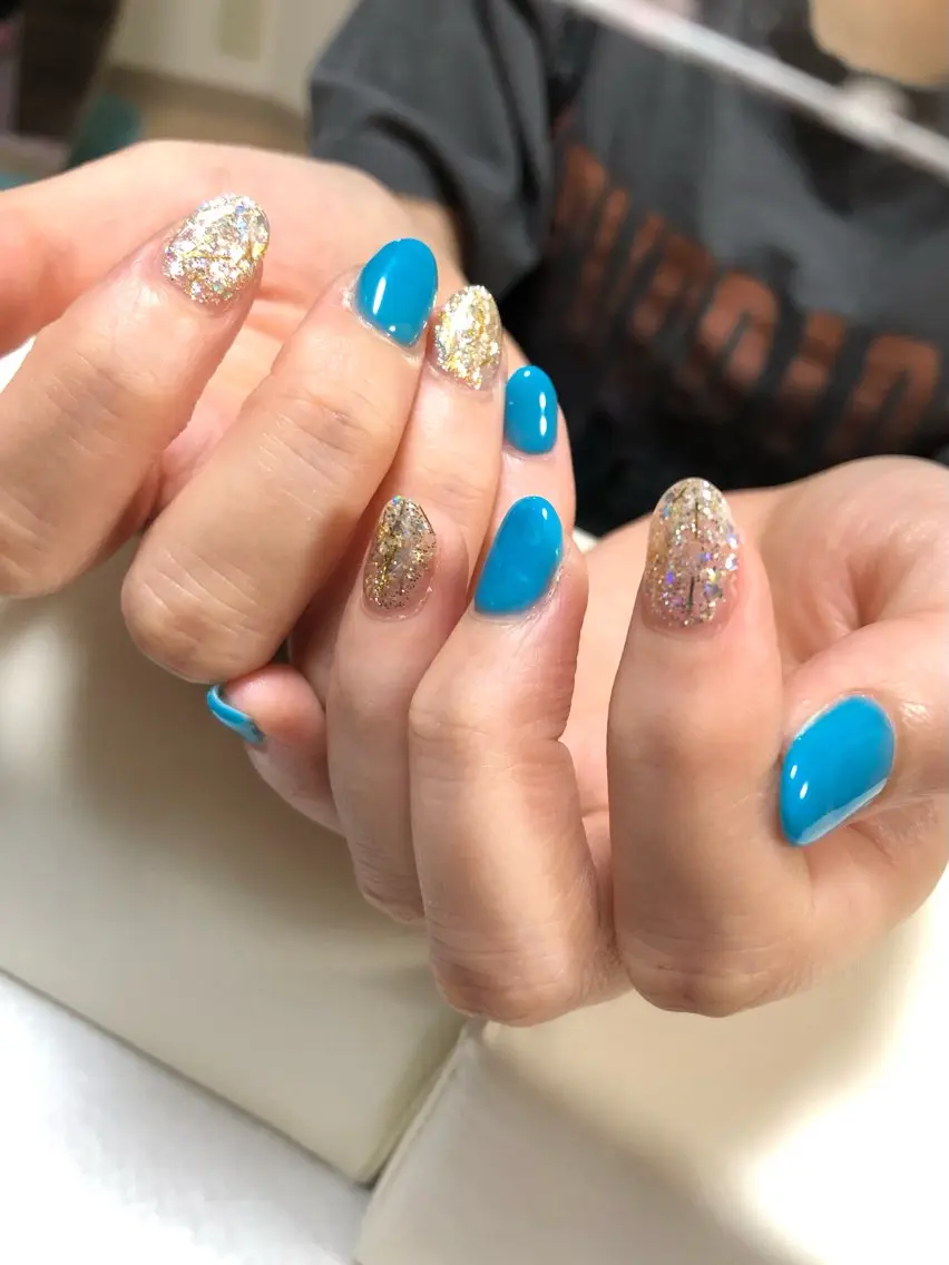 ネイル ブルー キラキラネイル シンプルネイル ハンドネイル salon *meehoのネイルデザイン