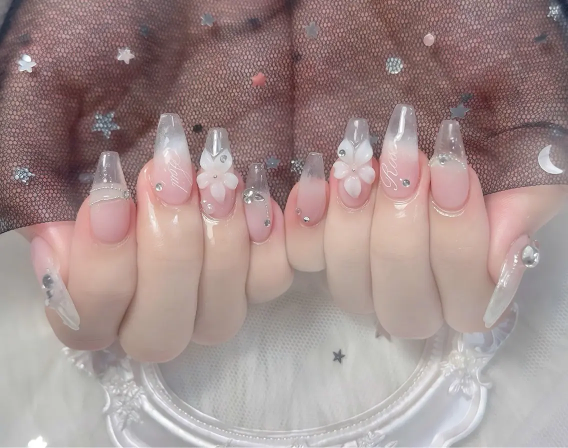 ネイル チークネイル 長さ出し フレンチネイル ジェルネイル グラデーション ハンドネイル THANHTHANH NAILのネイルデザイン
