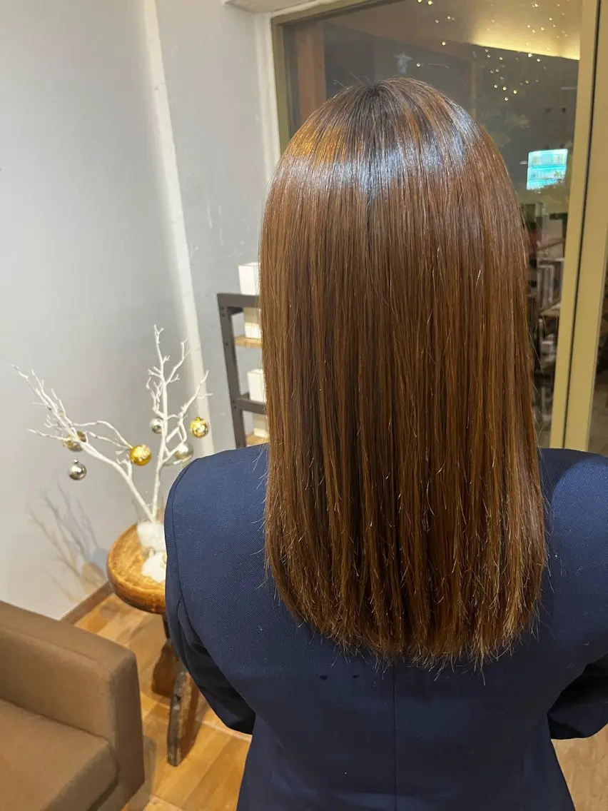 セミロング 縮毛矯正 臺 佳連のヘアスタイル