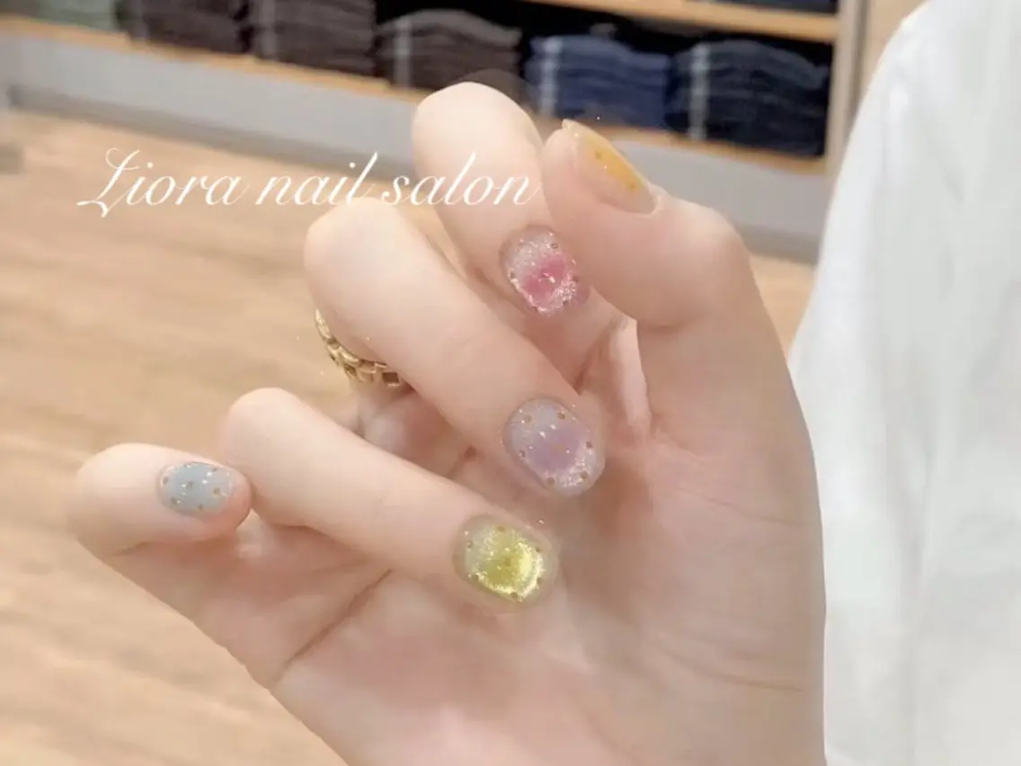 ネイル フレンチネイル ジェルネイル ガーリー グラデーション キラキラネイル ハンドネイル JUN Lioraネイルのネイルデザイン