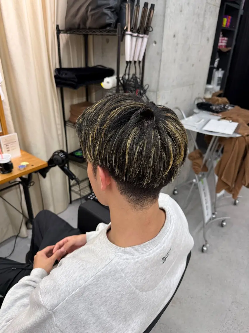 カラー メンズ メンズハイライト ハイライトカラー ヘアカラー Noah🌙/ ciera.南堀江のヘアスタイル