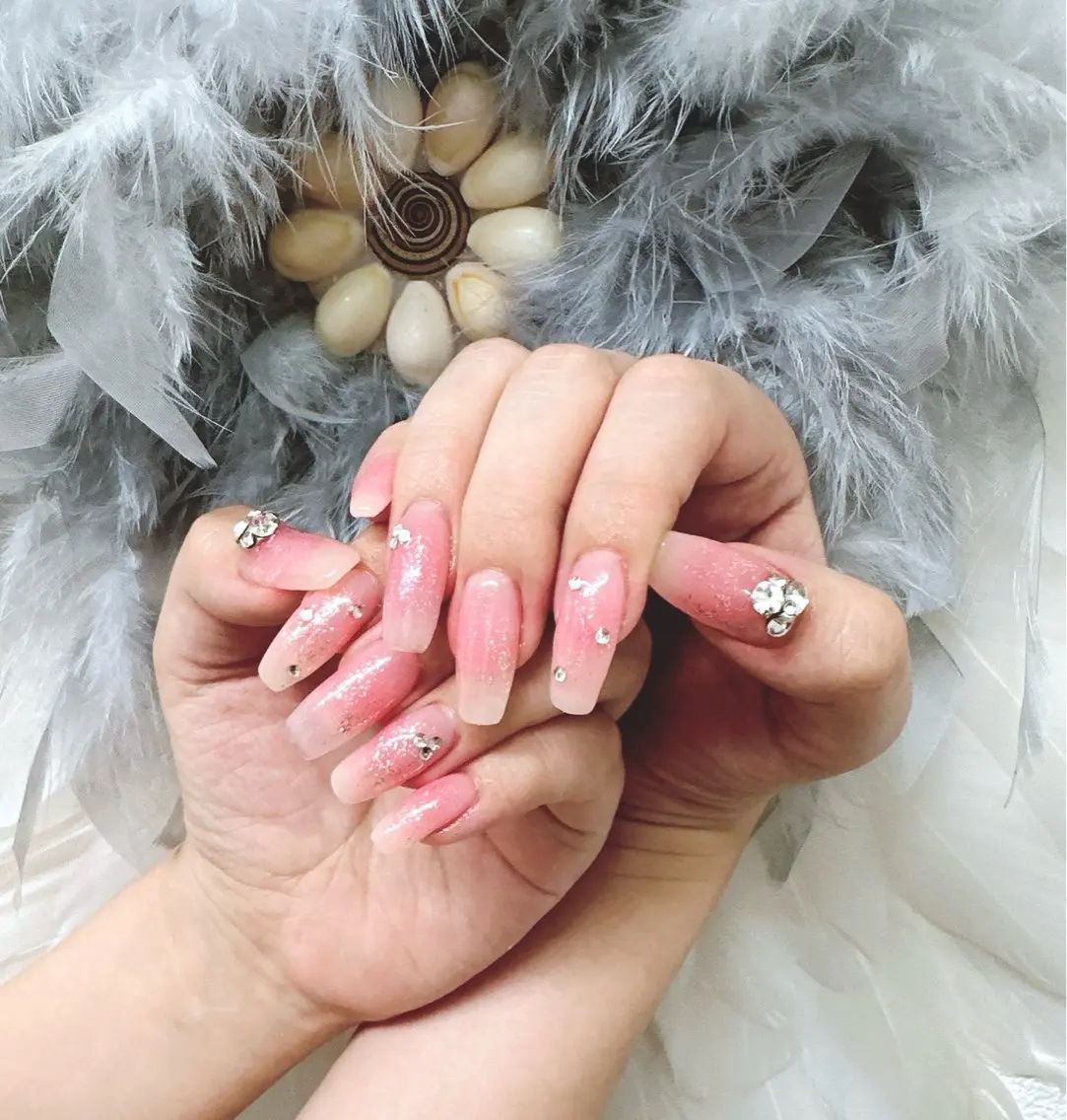 ネイル チークネイル ハンドネイル Pretty Nail Salonのネイルデザイン