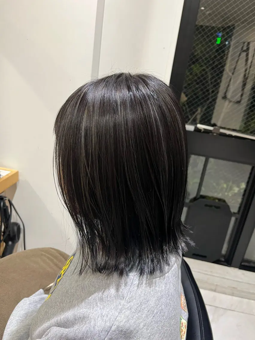 ミディアム カラー ハイライトカラー ハイライト ナミ🩶暗髪/暖色 ❤️/透明感/縮毛のヘアスタイル